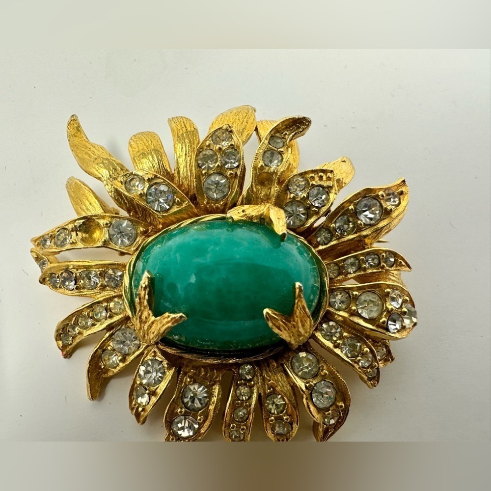 Rare Vintage Hattie Carnegie gold rhinestone and precious stone brooch - Picture 8 of 10